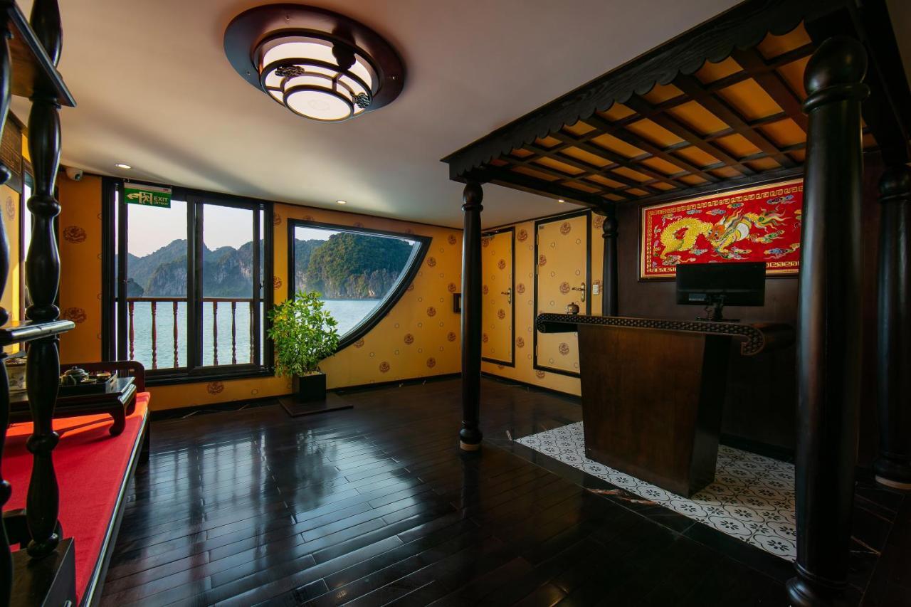 Nostalgia Halong Cruise Hotel ฮาลอง ภายนอก รูปภาพ