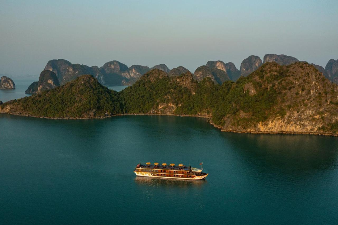 Nostalgia Halong Cruise Hotel ฮาลอง ภายนอก รูปภาพ