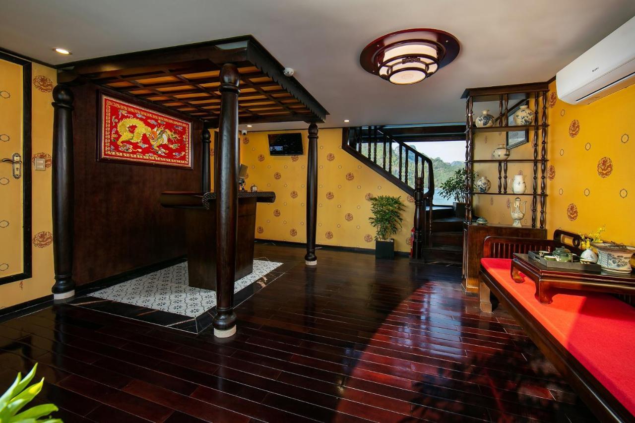 Nostalgia Halong Cruise Hotel ฮาลอง ภายนอก รูปภาพ