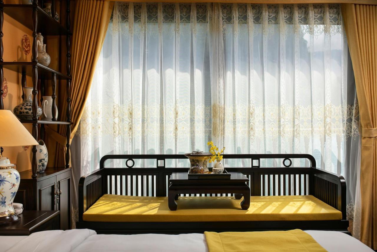 Nostalgia Halong Cruise Hotel ฮาลอง ภายนอก รูปภาพ