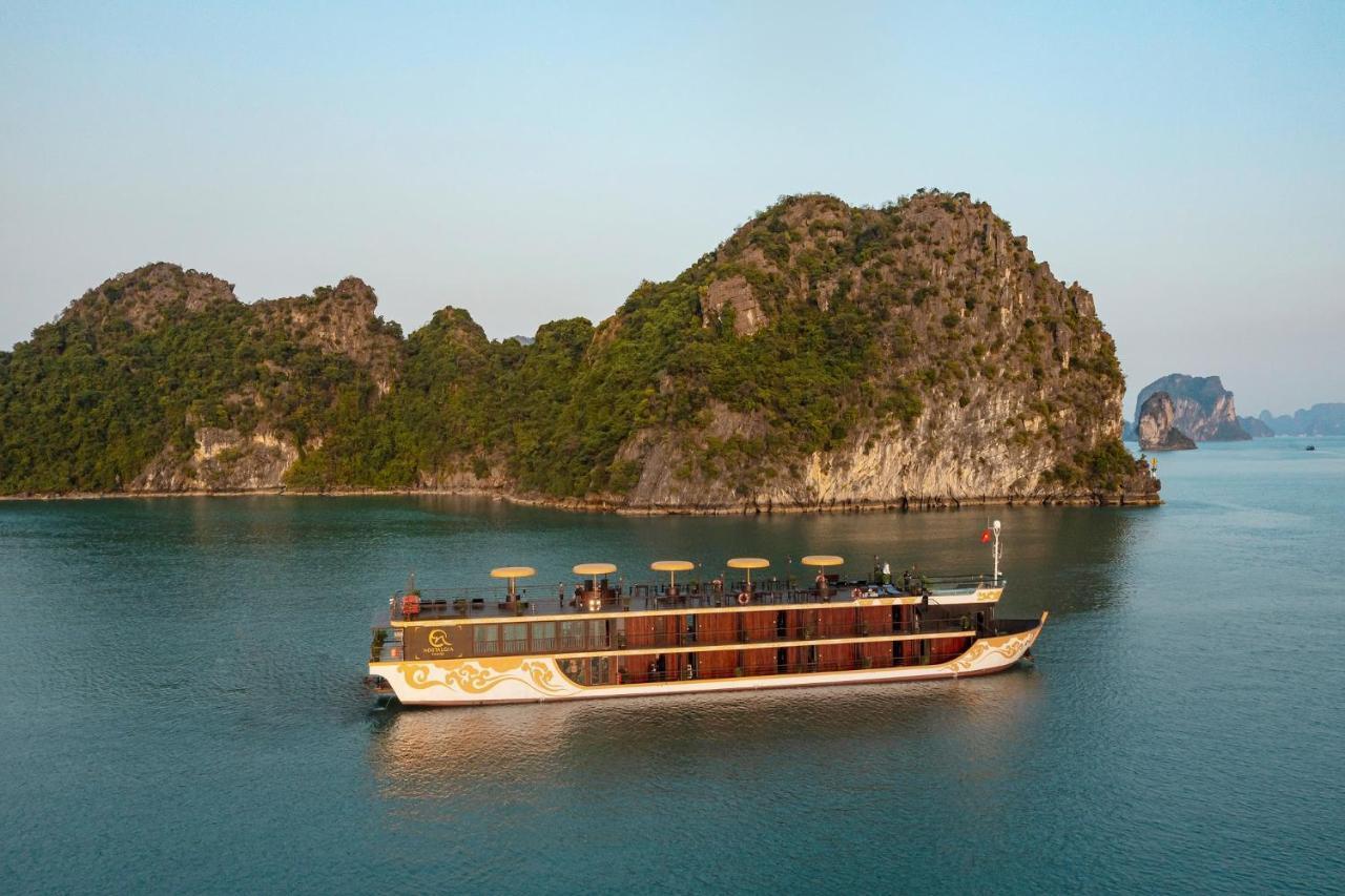 Nostalgia Halong Cruise Hotel ฮาลอง ภายนอก รูปภาพ