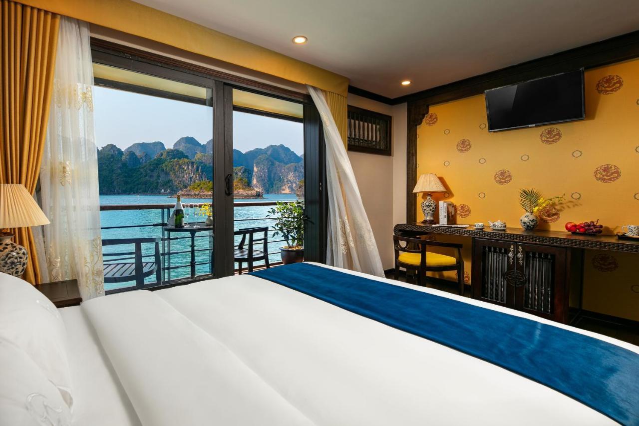 Nostalgia Halong Cruise Hotel ฮาลอง ภายนอก รูปภาพ