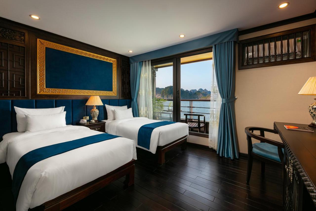 Nostalgia Halong Cruise Hotel ฮาลอง ภายนอก รูปภาพ