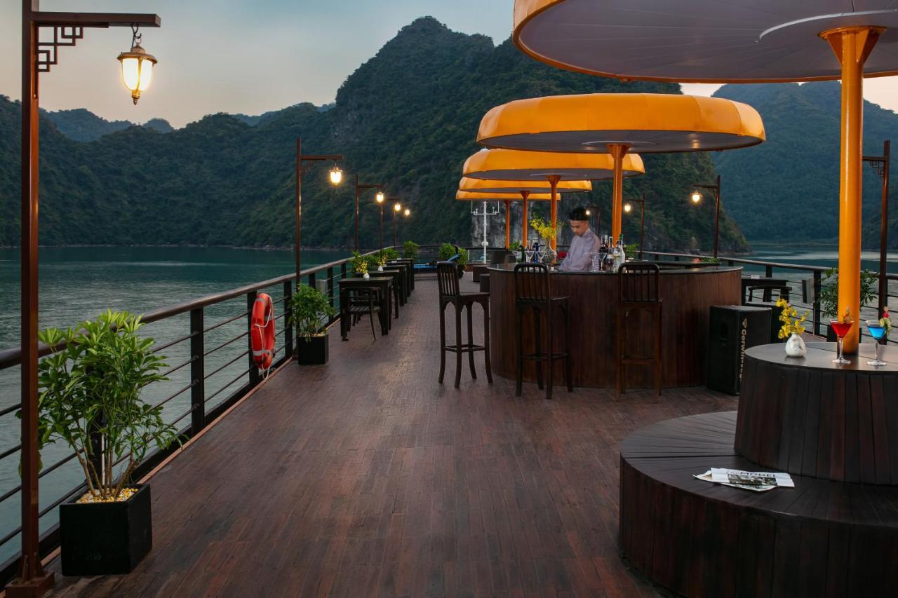 Nostalgia Halong Cruise Hotel ฮาลอง ภายนอก รูปภาพ