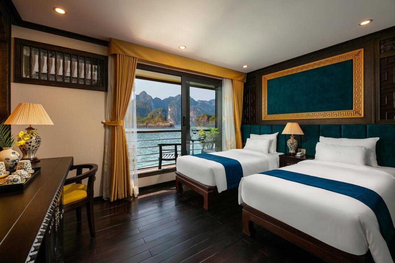 Nostalgia Halong Cruise Hotel ฮาลอง ภายนอก รูปภาพ