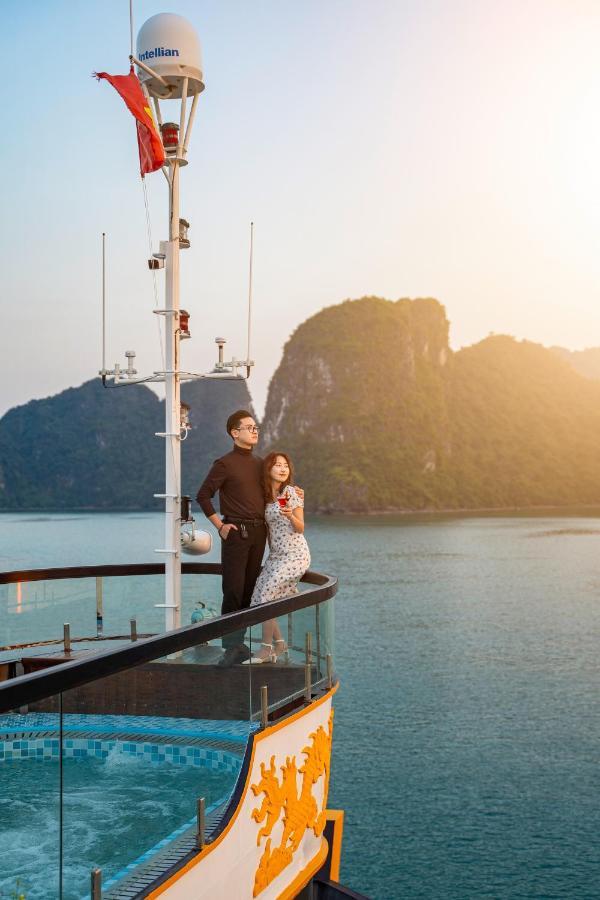 Nostalgia Halong Cruise Hotel ฮาลอง ภายนอก รูปภาพ