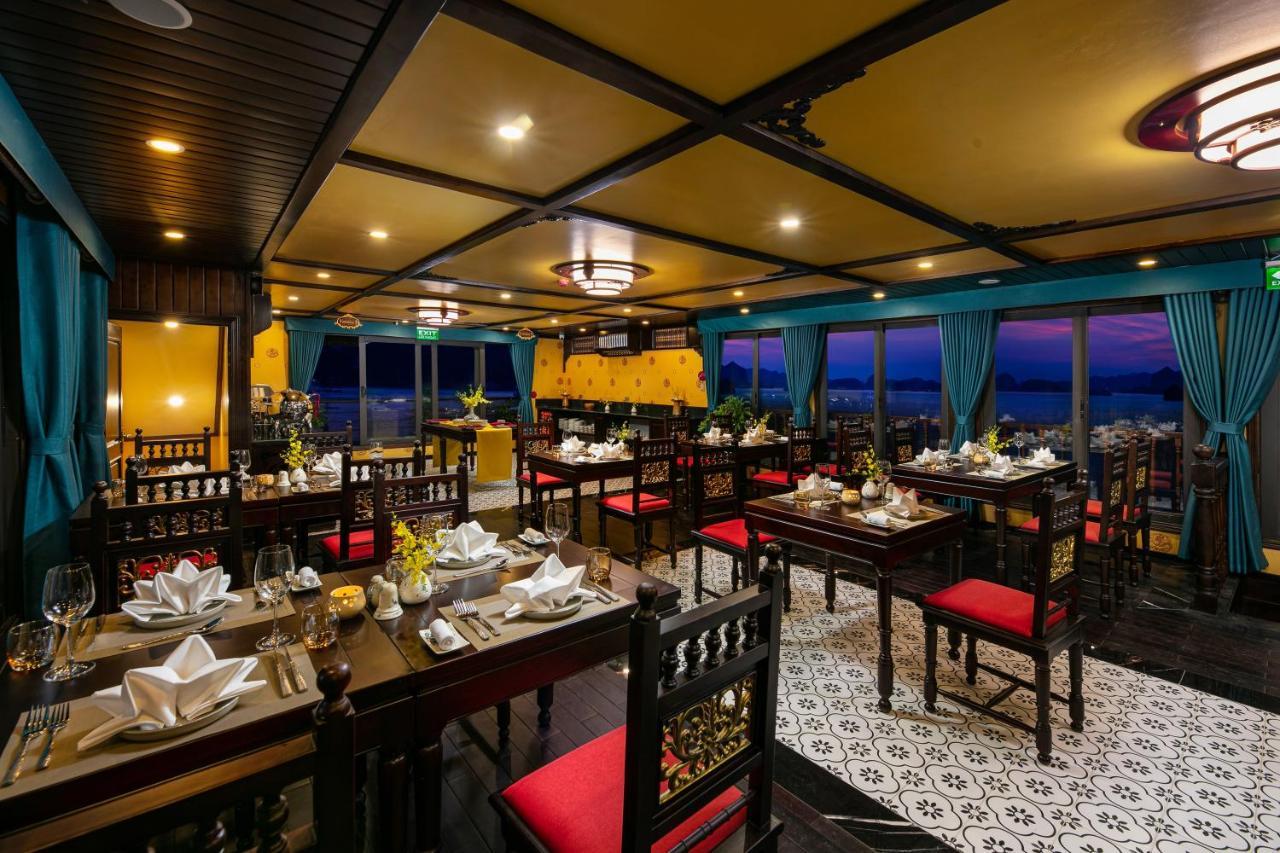 Nostalgia Halong Cruise Hotel ฮาลอง ภายนอก รูปภาพ